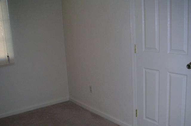 Front room, clean and empty