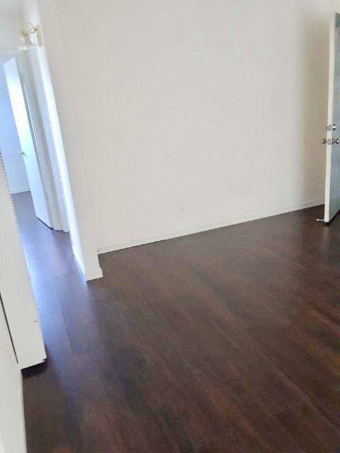 Living room, wood-look floors